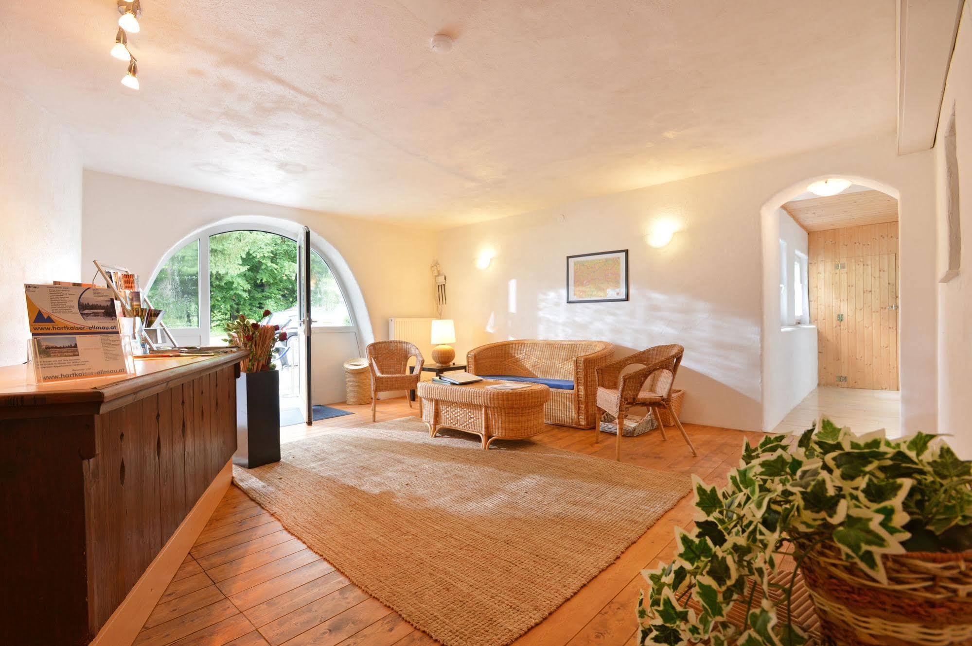 Pension Und Appartements Hartkaiser เอลล์เมา ภายนอก รูปภาพ
