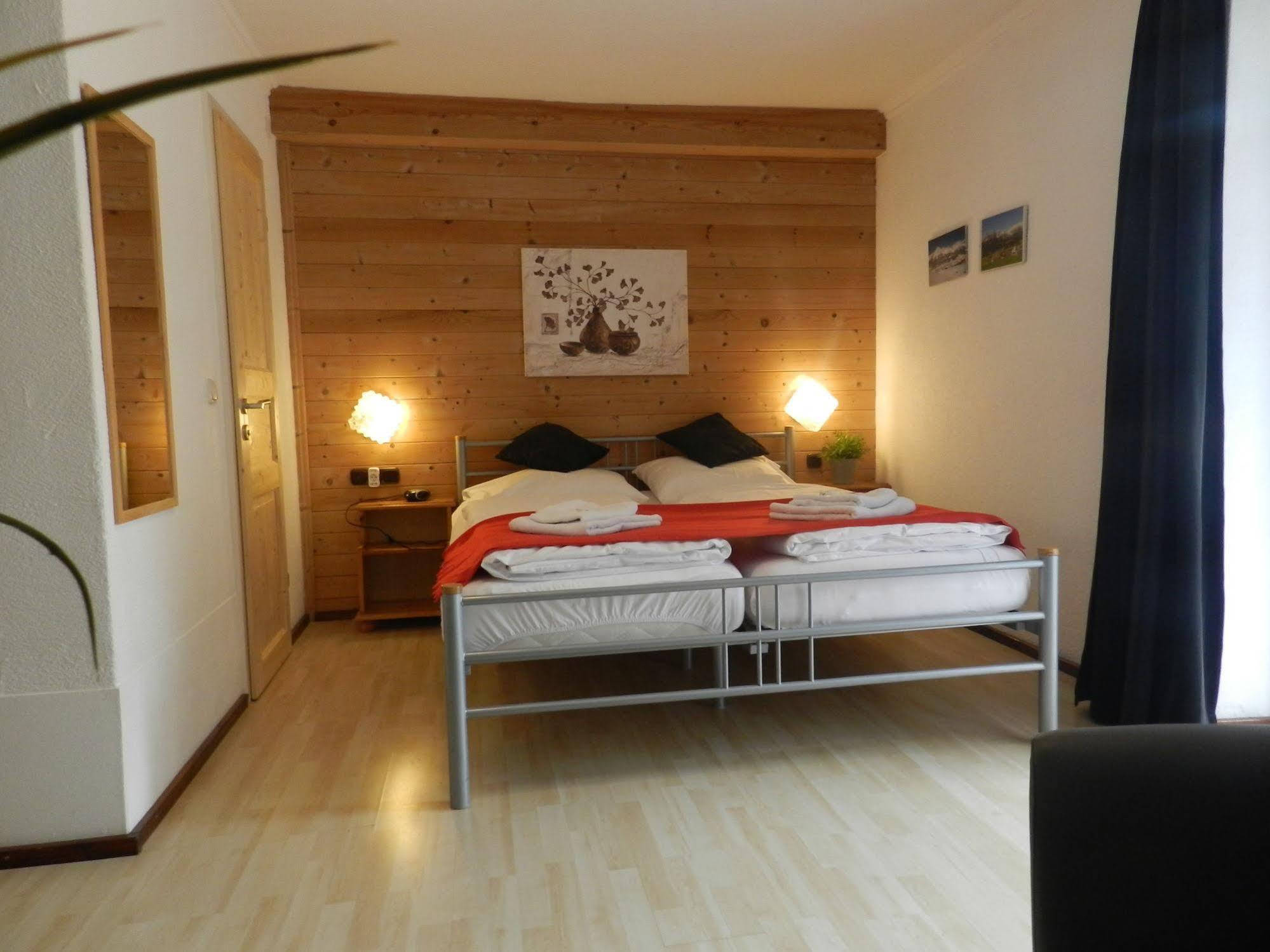 Pension Und Appartements Hartkaiser เอลล์เมา ภายนอก รูปภาพ